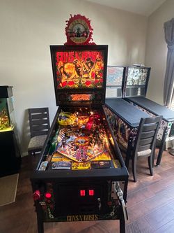 Guns n Roses Pinball Machine w/Original Topper!