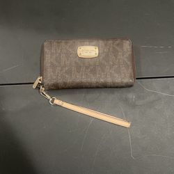 Michael Kors Wristlet 