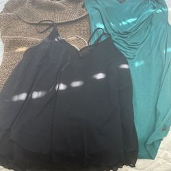 Women’s Guess Tops Size Small 