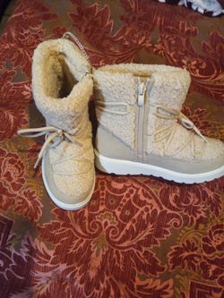 Girl Winter Boots Color Beige Size 3