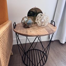 Side storage table w/ decor
