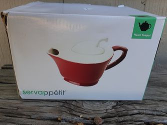 Servappetit heart teapot. Never been used, brand new in box
