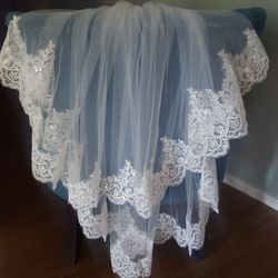 Beautiful 2 Tier lace Trim Veil With Sequins