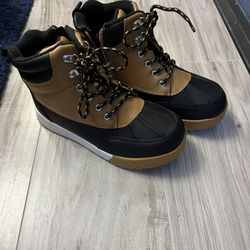 Kids Size 5 Winter Boots-  Pick Up Only