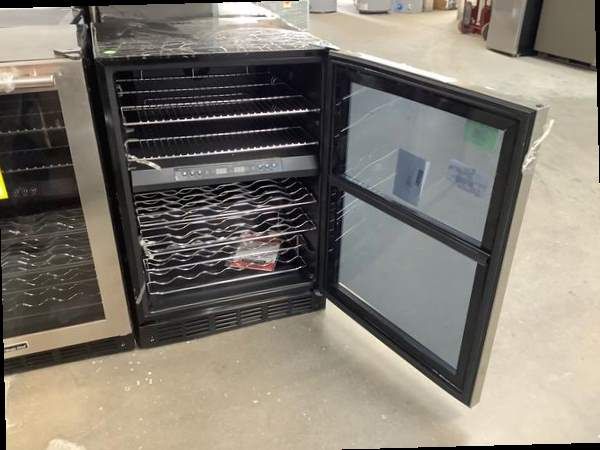 MAGIC CHEF mini Beverage FRIDGE MODEL:HMWC44DZ VO4