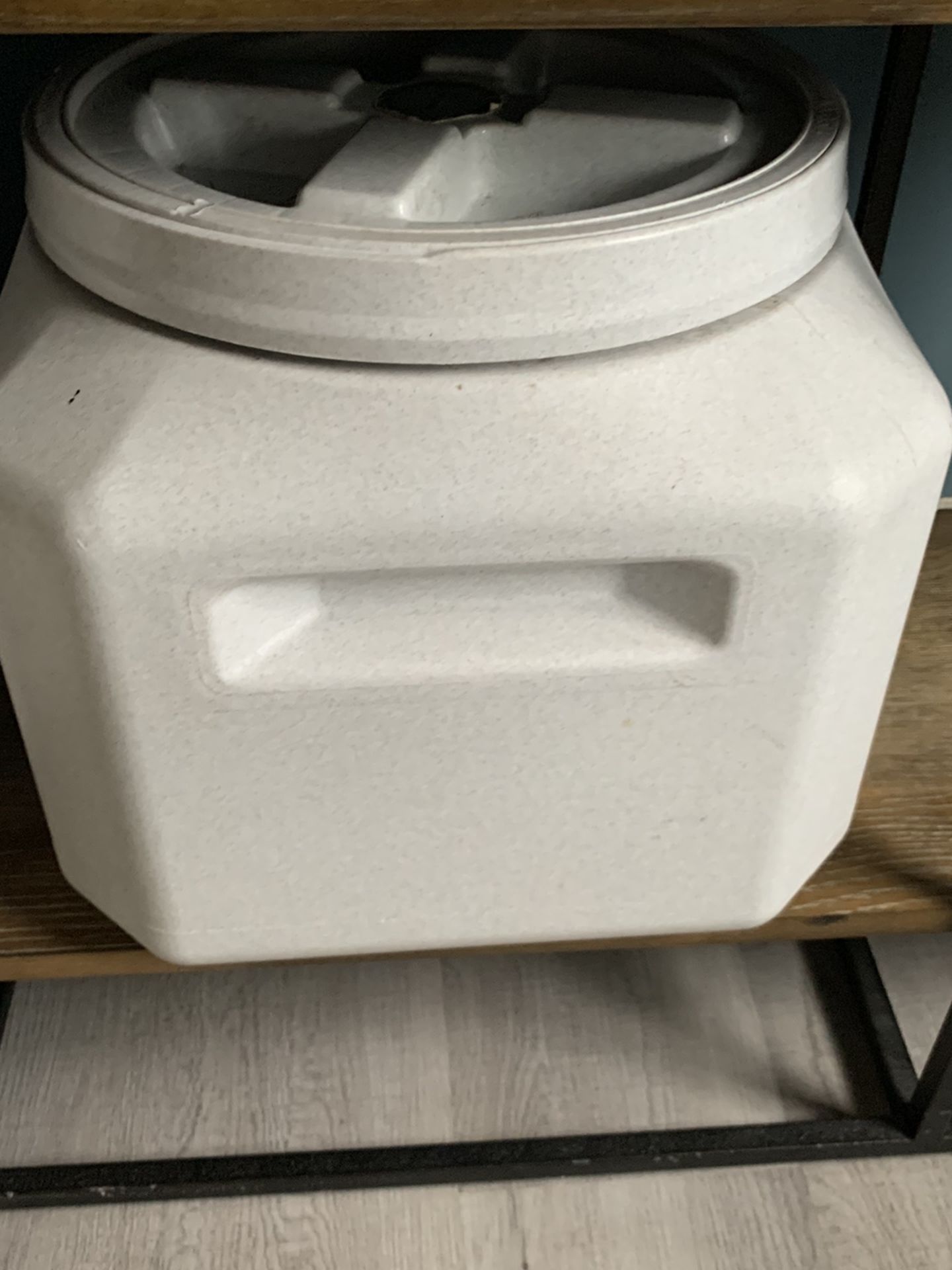 Pet Food container