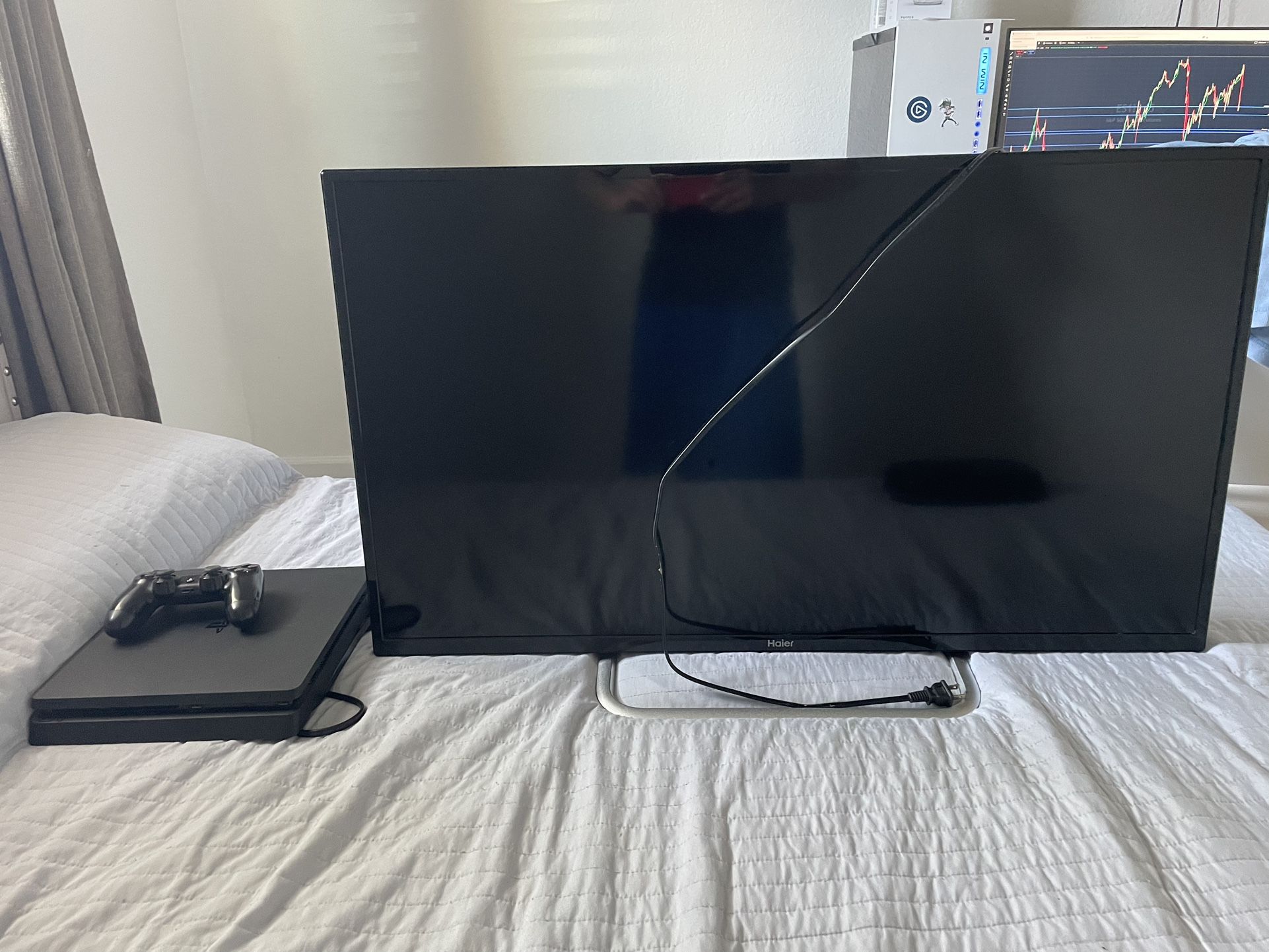 Flatscreen Haier TV