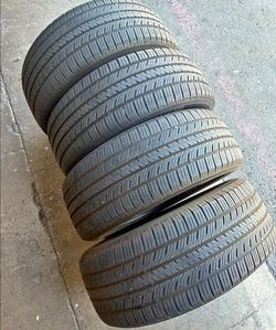 🎃 235 60 18 Hankook Tires Con 80% de Vida Las 4