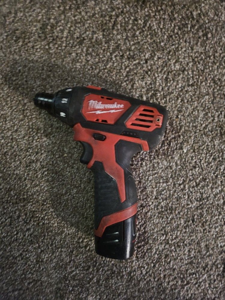 Milwaukee M12 Screwdriver 