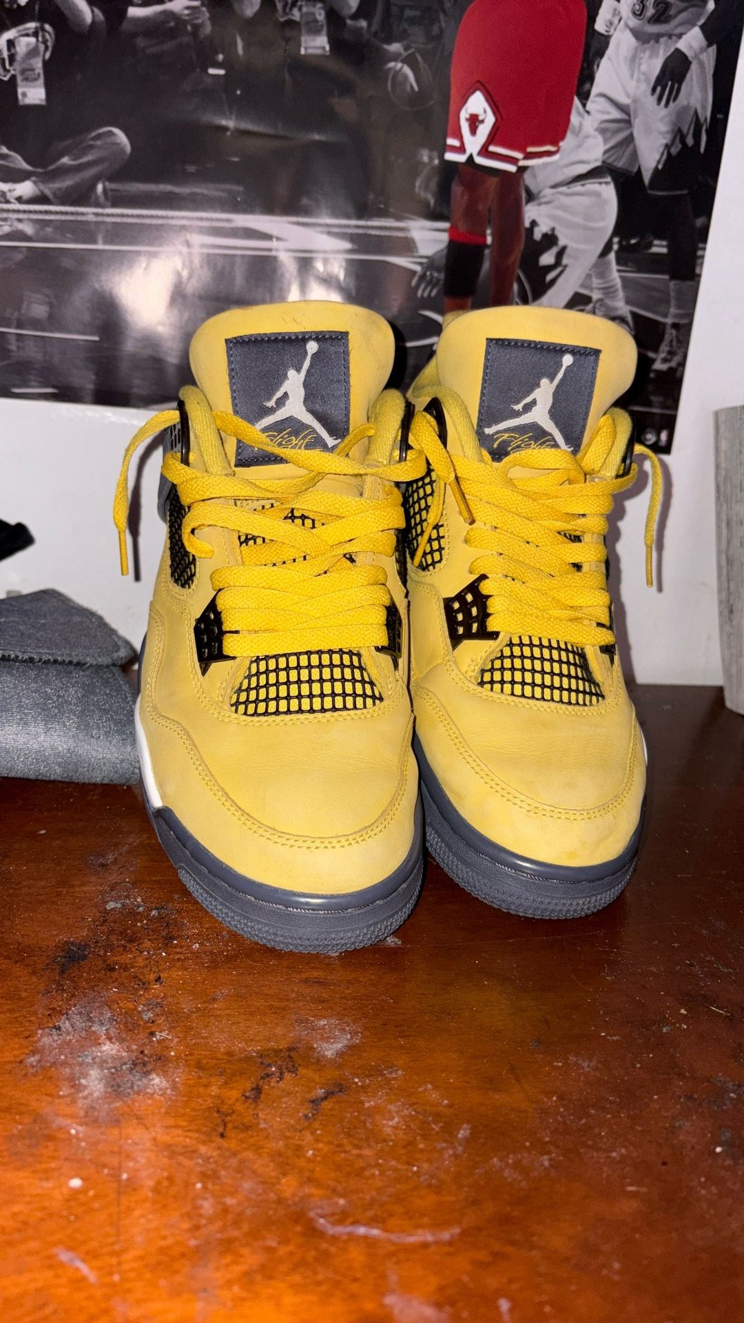 Jordan 4 Retro Lightning (2019) Used