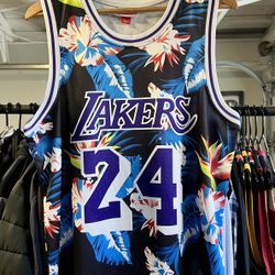 Mitchell Ness Los Angeles Lakers Kobe Bryant Floral 24 Jersey Men s Sz M Med for Sale in San Jose CA OfferUp