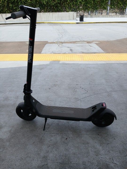 Phantom A10 scooter