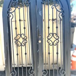 Large Steel Door / Barandal