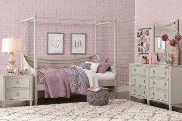 Like New Canopy 6 PC Twin Set includes mattress