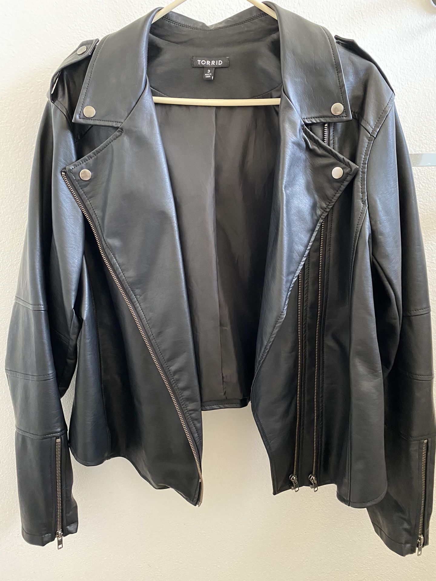 Leather jacket with flower design on the back