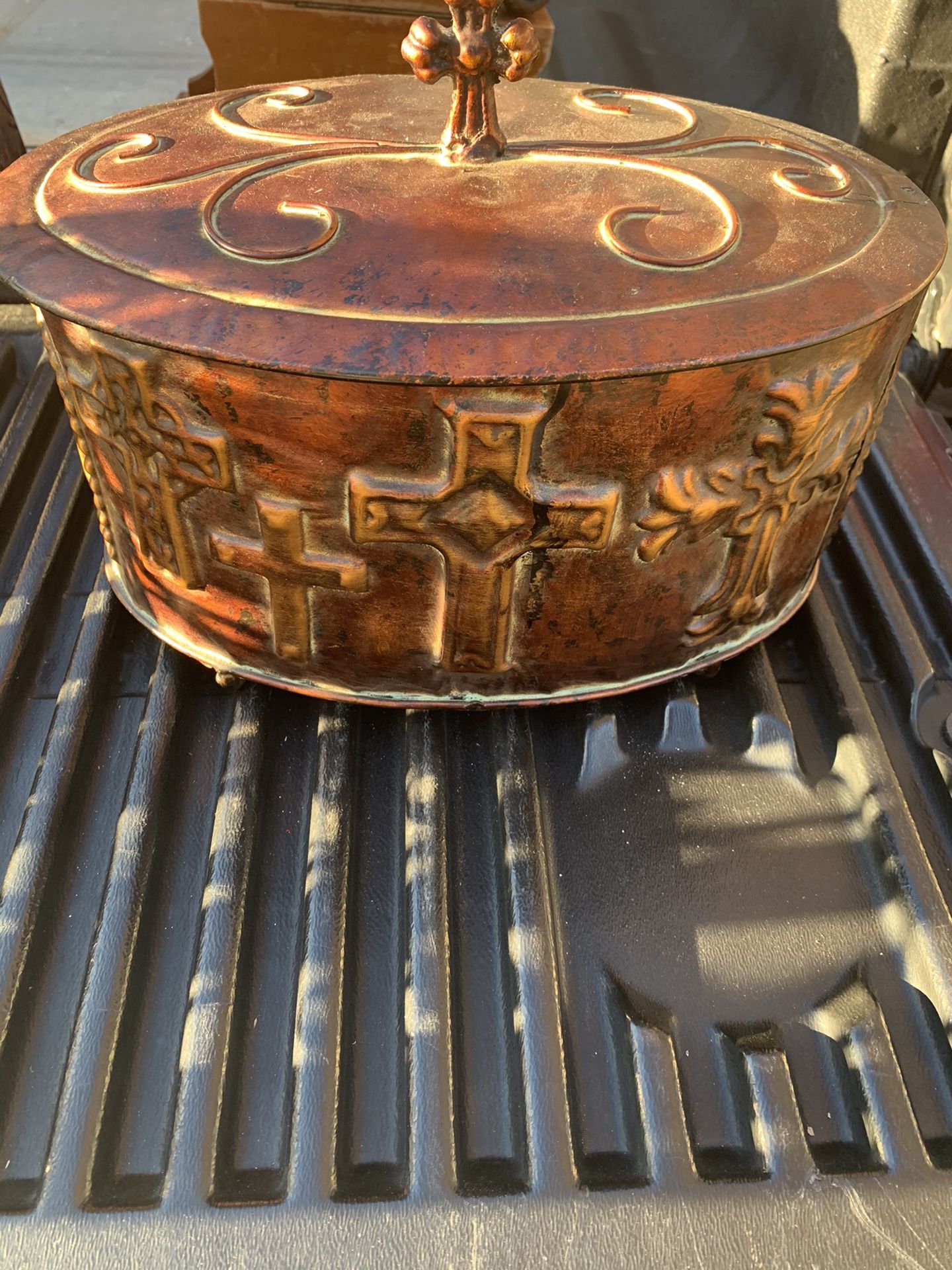 Very nice metal trinket box.