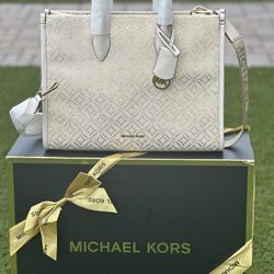 Michael Kors Mirella Medium Metallic Logo Crossbody Bag, New in Gift Box/Bolsa Mediana Nueva en Caja