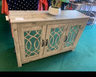 Cabinet 3 Door with mirrored door