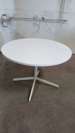 Round table  $ 100
