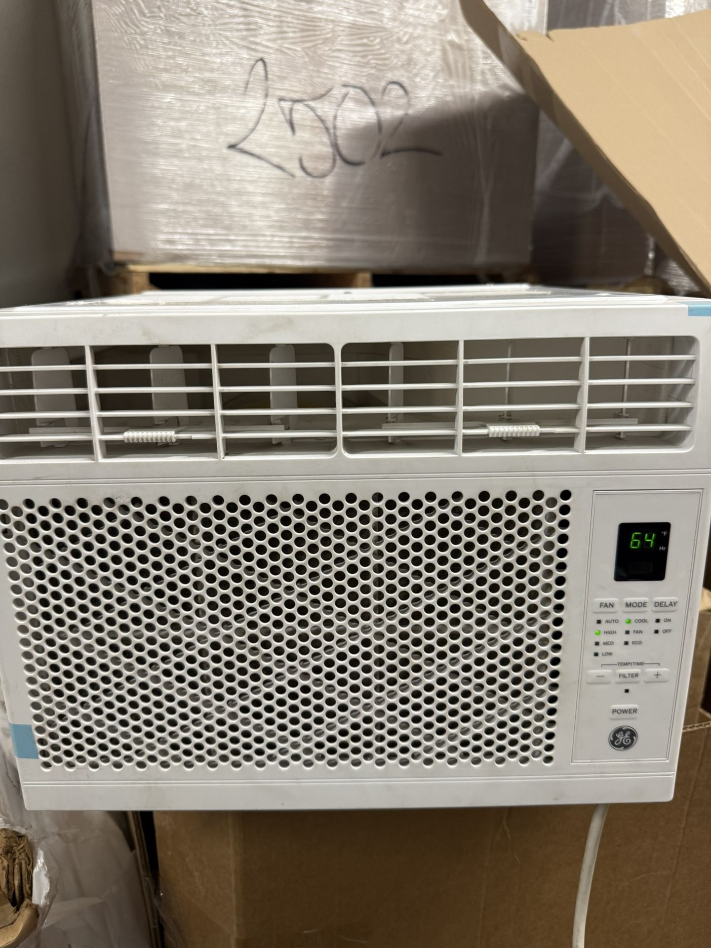 Air Conditioner GE - 250 Sq. Ft. 6000 BTU Window Air Conditioner