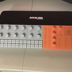 Yamaha Seqtrak Portable Groove Box