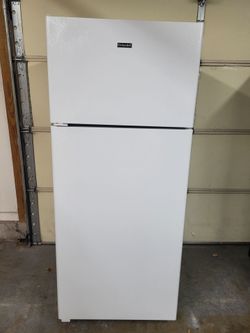 New 2026 hotpoint by ge Refrigerator (Delivery Available)