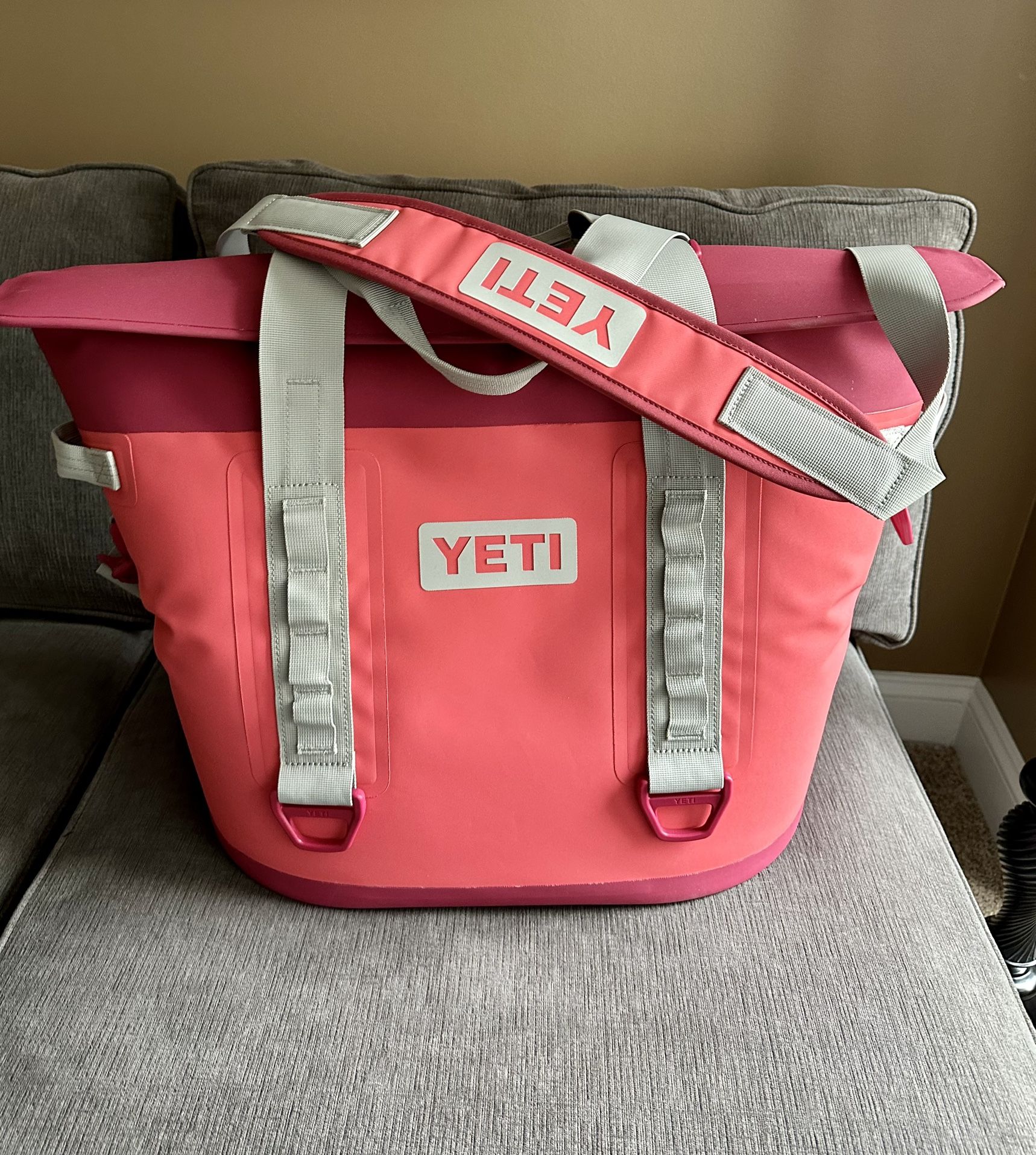 Yeti Limited Edition Hopper M30 Soft Cooler-Bimini Pink