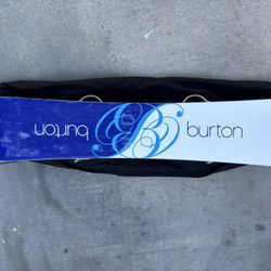 Women’s Snowboard With Bindings And Bag