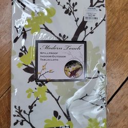 New 70" Round Spillproof Indoor/Outdoor Tablecloth