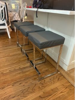 Set of 3 Modern Counter Height Bar Stools – Gray Cushioned Seats & Chrome Legs
