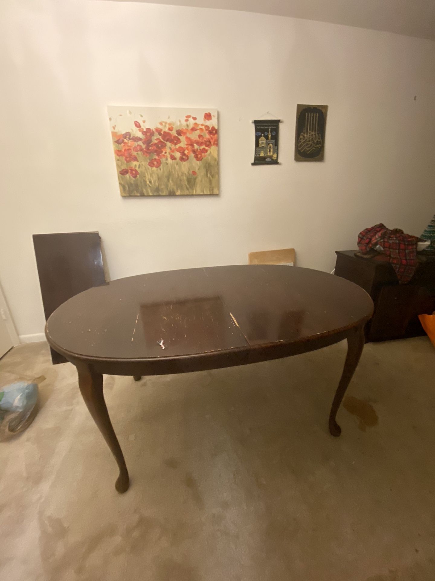 Free dining table