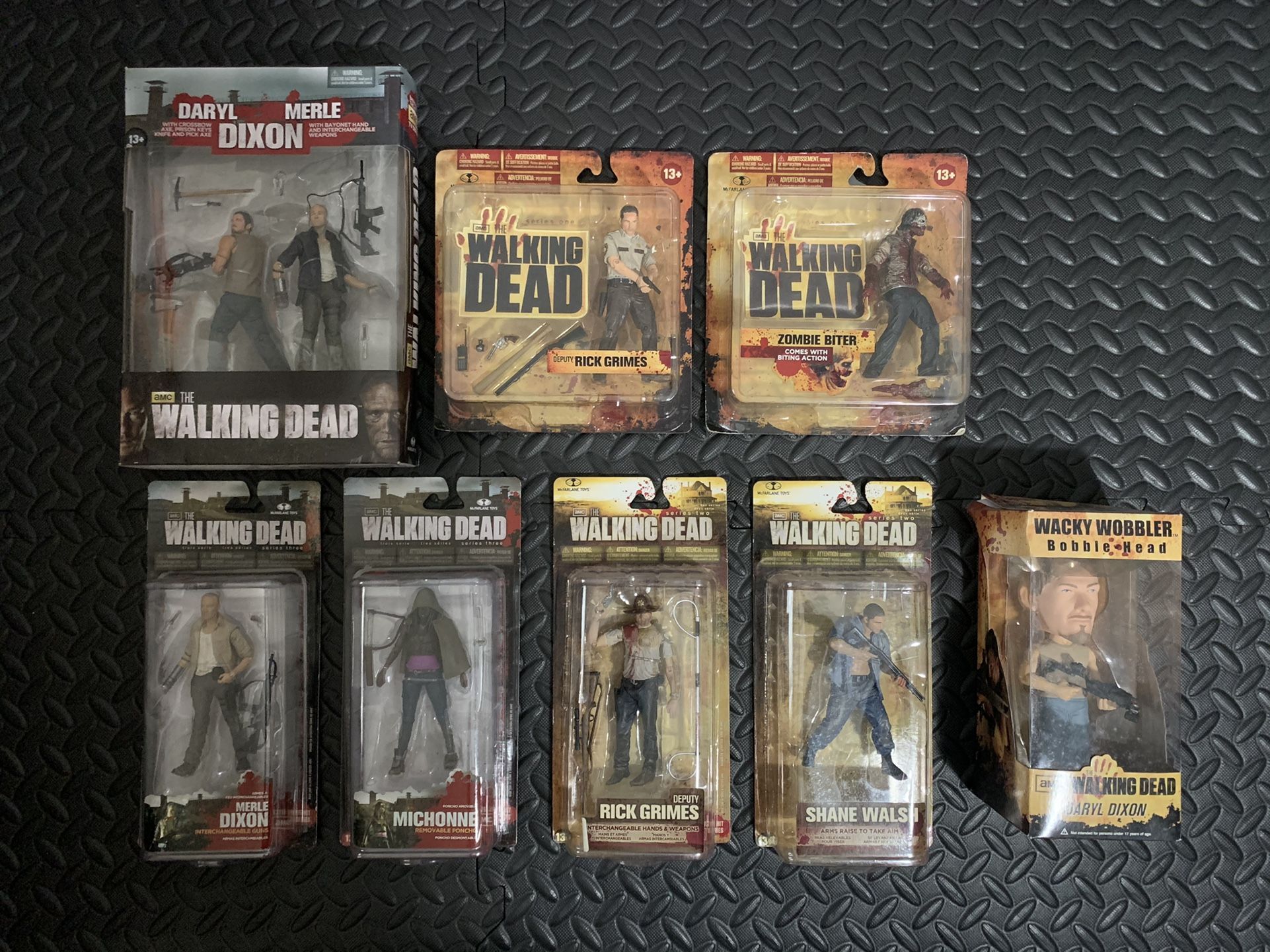 Amc The walking dead McFarlane Action Figures Funko Pop Daryl Dixon Rick Grimes Lot 