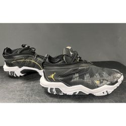 Air Jordan Why Not Zer0.6 basketball shoes in the Black/White/Metallic Gold Size 8