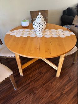 Round Dining Table – 52"