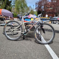 Giant Mtn Bike-Aluminum