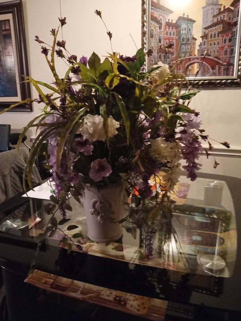 Beautiful Flower Arrangement & Nice Vase