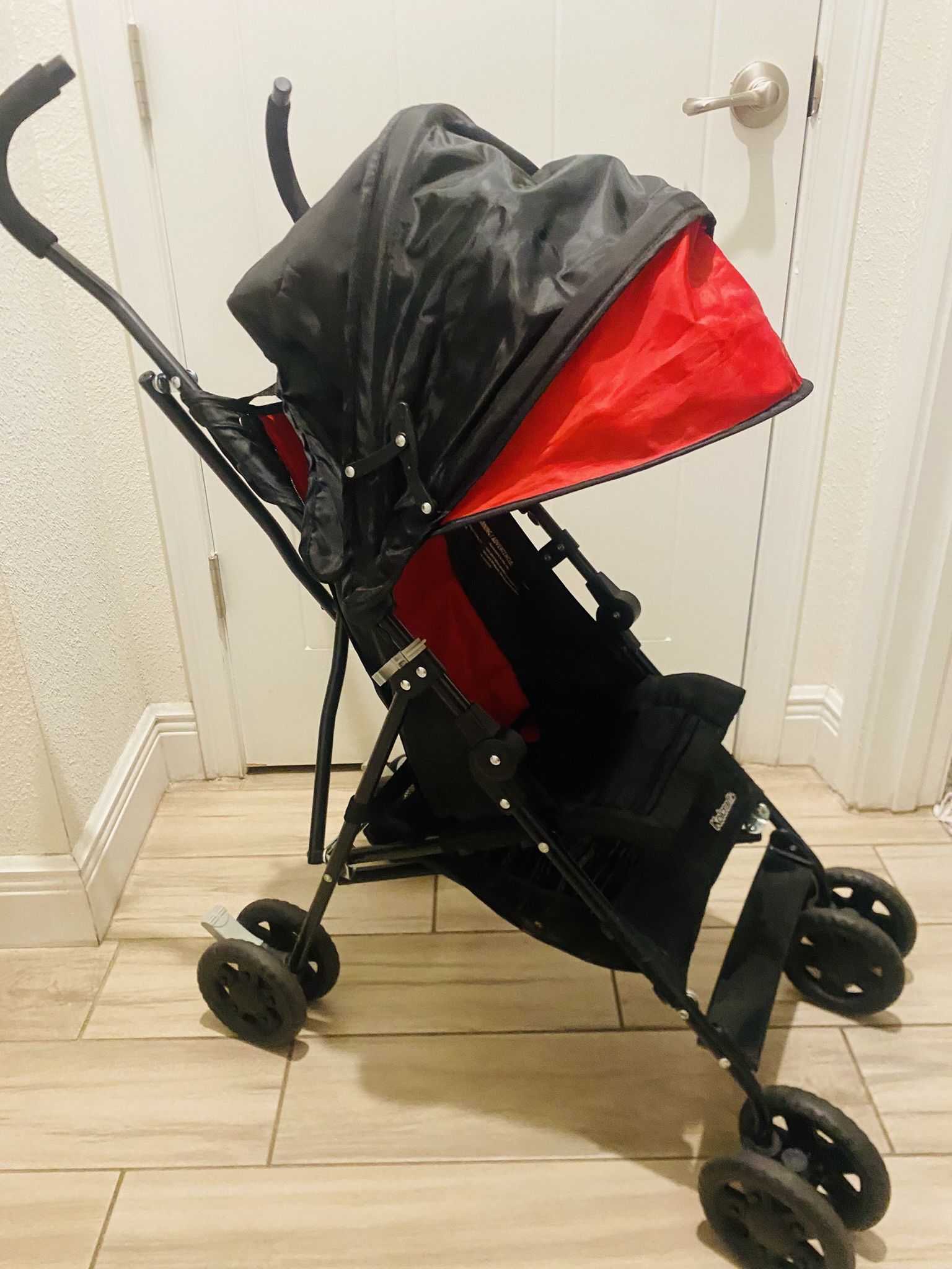 Kolcraft Cloud Red Umbrella stroller -LIKE NEW!! Barely USED!! 