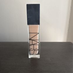 NARS Natural Radiant Longwear Foundation  