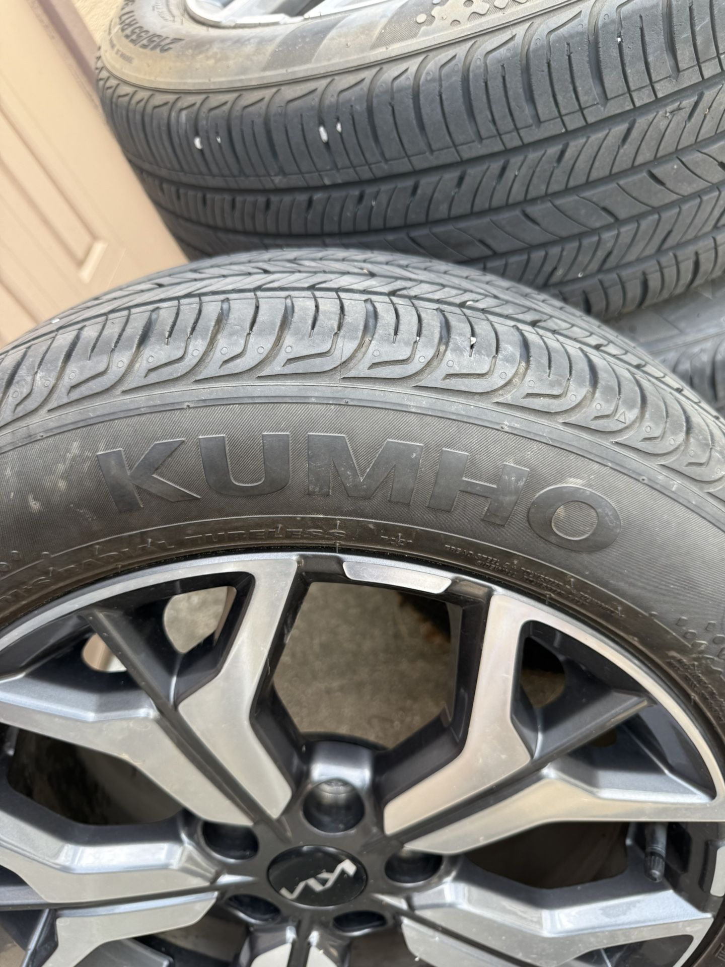 Tires and Rims>Kia 215/55R17