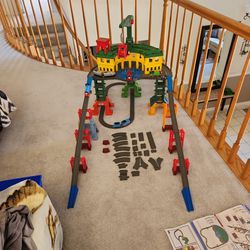 THOMAS AND FRIENDS  SUPER STATION 