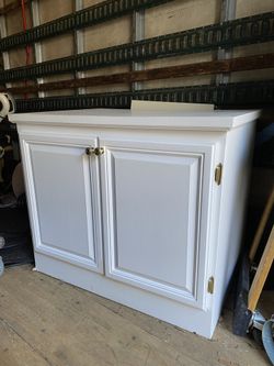 Vanity For Sale 37”x26 And 31”H 