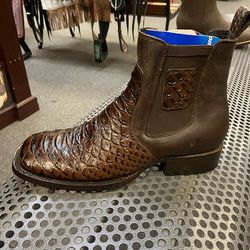 Botines de Piel Punta y tacón cuadrado