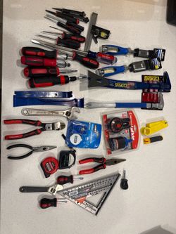 Tool Lot – Screwdrivers, Pliers, Pry Bars, Tape Measure & More