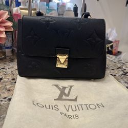 LV Style Bag for Sale in Edgewood, WA - OfferUp