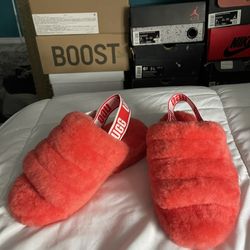 WOMENS UGG FLUFF YEAH SIZE 5