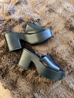 Woman’s chunky mule sandals