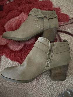 Women’s Heeled Block Booties Size 7