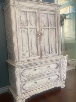 Classic oak wood cabinetry