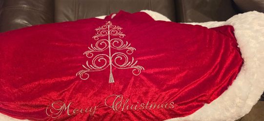 Christmas tree skirt 46" diameter