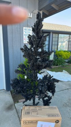 Christmas Tree (Black)